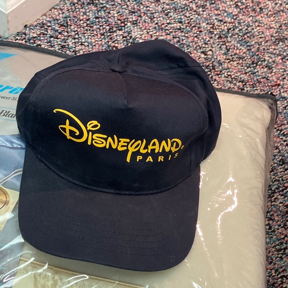 Vintage 1990s Disneyland, Paris cap in great shape - Picture 1 of 5